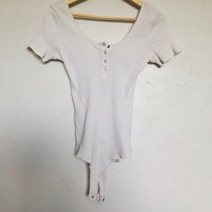 White ribbed t shirt body suit